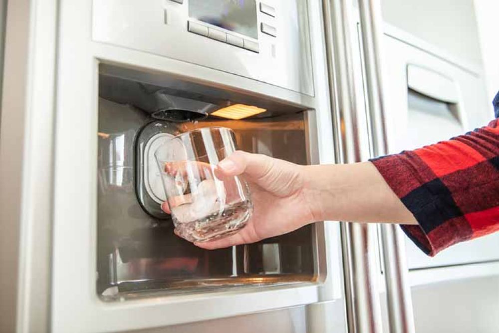 علت بوی بد آبسردکن یخچال و رفع آن